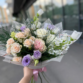 Buchet “Fantasy” cu trandafiri și campanula